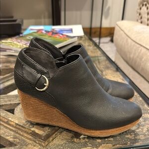 Dr. Scholls Black Leather Wedge Ankle Boots size 7.5